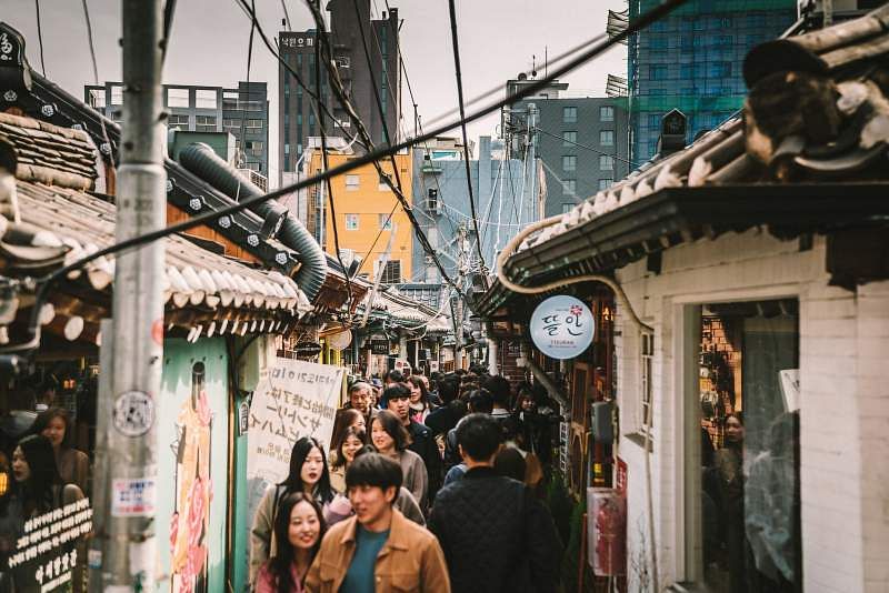 learn Korean street in Seoul